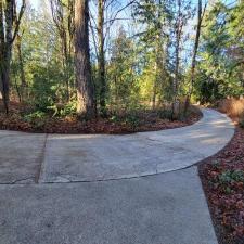 Pressure-Washing-A-Concrete-Driveway-in-Carnation-WA 1