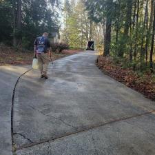 Pressure-Washing-A-Concrete-Driveway-in-Carnation-WA 3